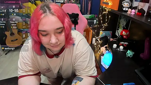 Softie Sofy online show from February 1, 2025, 5:28 am