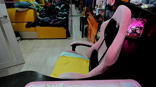 Softie Sofy online show from April 7, 2026, 4:13 am