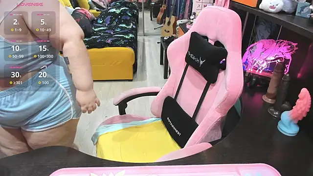 Softie Sofy online show from April 8, 2026, 2:55 am