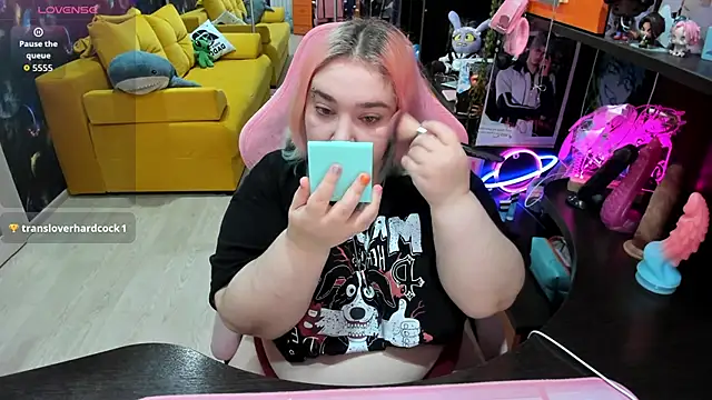 Softie Sofy online show from May 30, 2026, 2:19 am