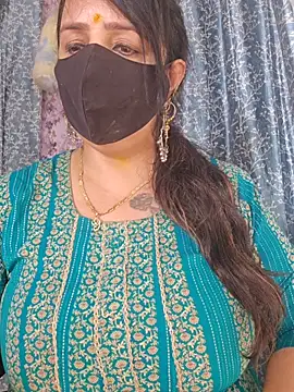 cute-tanvi online show from May 19, 2026, 1:56 am