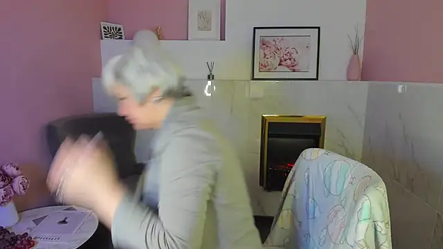 Snapshot of CarmenSoft chatting on February 6, 2025, 4:10 am CarmenSoft online show from February 6, 2025, 4:10 am