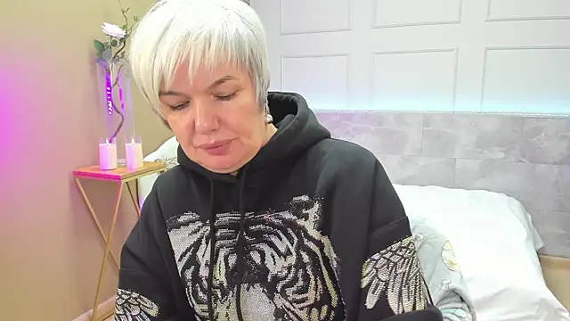 Snapshot of CarmenSoft chatting on October 2, 2025, 9:00 pm CarmenSoft online show from October 2, 2025, 9:00 pm