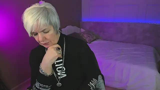 Snapshot of CarmenSoft chatting on October 20, 2025, 9:04 pm CarmenSoft online show from October 20, 2025, 9:04 pm