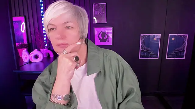 CarmenSoft online show from November 21, 2025, 8:51 pm