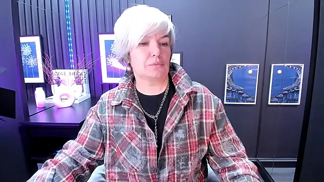 CarmenSoft online show from April 22, 2026, 8:43 pm