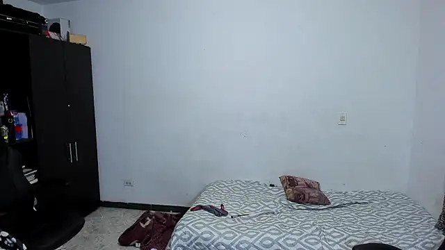 Snapshot of ares_sexxx chatting on April 16, 2026, 11:33 am ares sexxx online show from April 16, 2026, 11:33 am