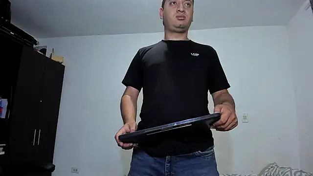 Snapshot of ares_sexxx chatting on April 21, 2026, 4:41 am ares sexxx online show from April 21, 2026, 4:41 am