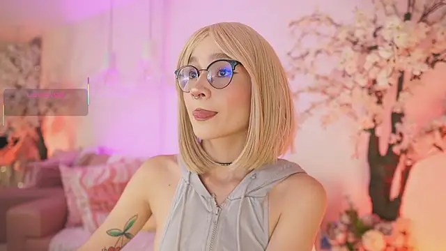 DalahiaRush online show from November 13, 2025, 7:02 pm