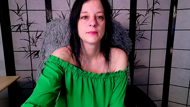  Sweetlonglips  online show from June 14, 2026, 7:32 am