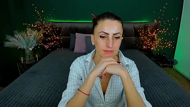 Rebecca Diamond online show from February 6, 2025, 3:52 pm