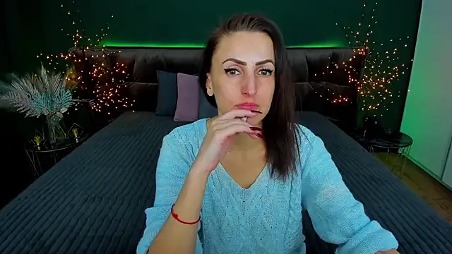 Rebecca Diamond online show from February 11, 2025, 9:42 am