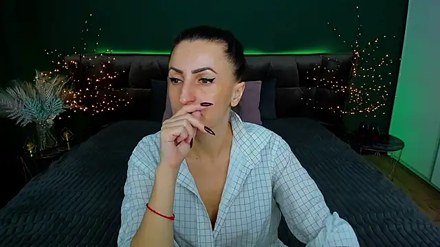 Rebecca Diamond online show from March 5, 2025, 6:12 am