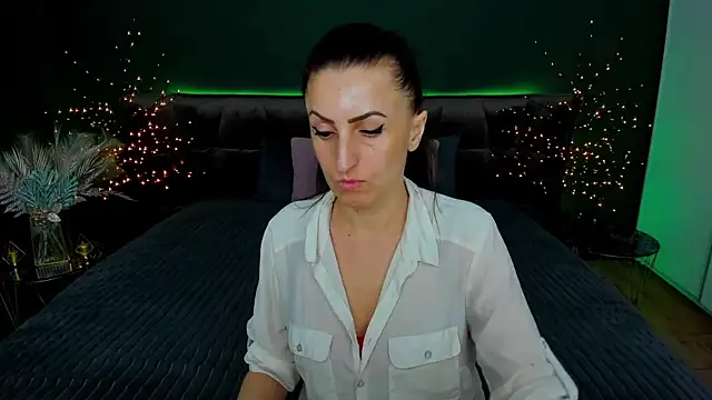 Rebecca Diamond online show from March 9, 2025, 1:04 pm