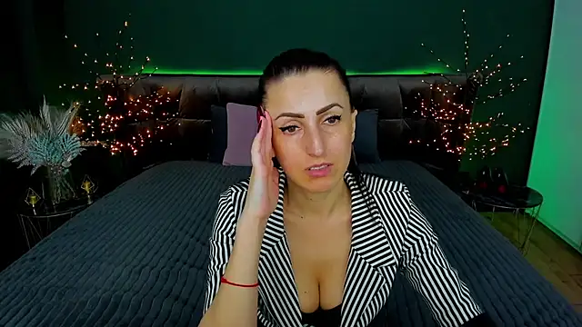 Rebecca Diamond online show from March 18, 2025, 9:42 am