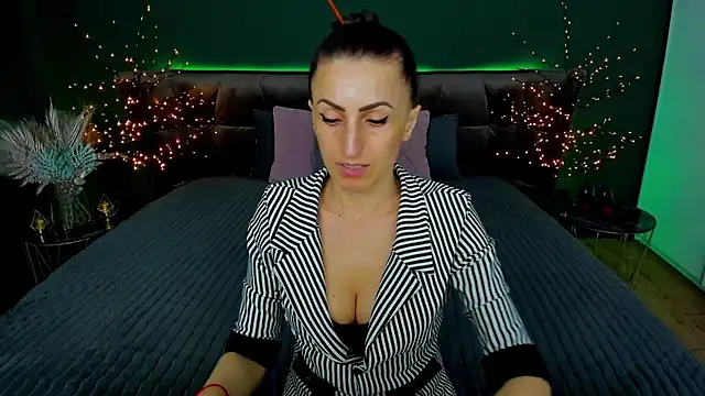 Rebecca Diamond online show from March 18, 2025, 12:47 pm