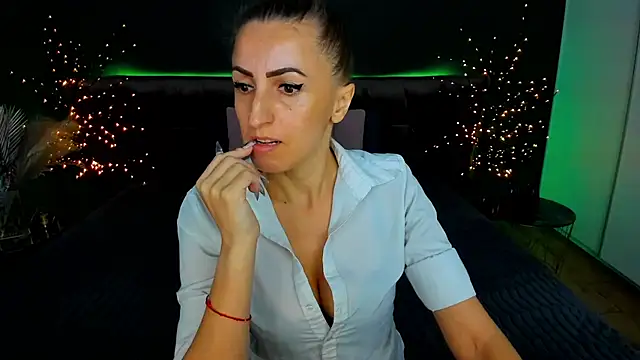 Rebecca Diamond online show from September 29, 2025, 5:34 am