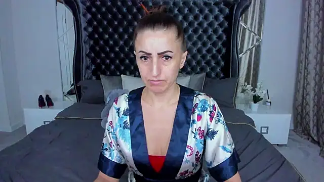 Rebecca Diamond online show from November 30, 2025, 6:06 am