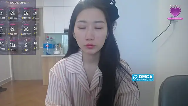 Asiagirll online show from December 18, 2025, 1:11 am