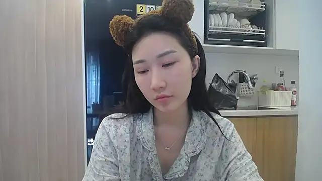 Asiagirll online show from July 7, 2026, 6:58 am