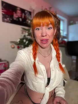 Snapshot of Pia_July_ chatting on December 18, 2024, 11:34 am Pia July online show from December 18, 2024, 11:34 am