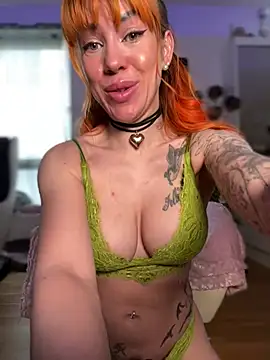 Snapshot of Pia_July_ chatting on January 4, 2025, 11:54 am Pia July online show from January 4, 2025, 11:54 am