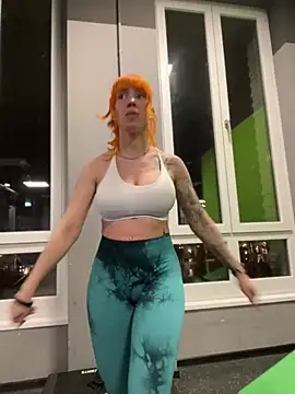 Snapshot of Pia_July_ chatting on January 14, 2025, 9:30 pm Pia July online show from January 14, 2025, 9:30 pm