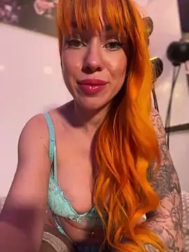 Snapshot of Pia_July_ chatting on January 29, 2025, 8:56 pm Pia July online show from January 29, 2025, 8:56 pm