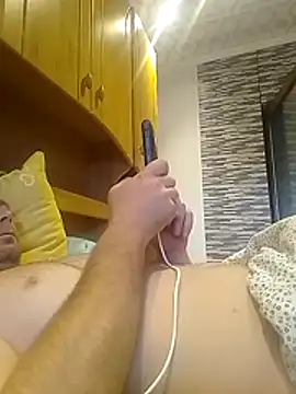 Snapshot of Rolandxxxr chatting on November 3, 2025, 1:23 pm Rolandxxxr online show from November 3, 2025, 1:23 pm