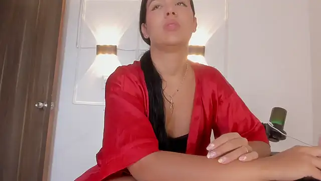 Hanna Risso online show from May 22, 2026, 6:02 pm
