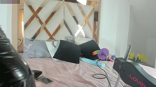 elena mature online show from February 28, 2026, 7:15 pm