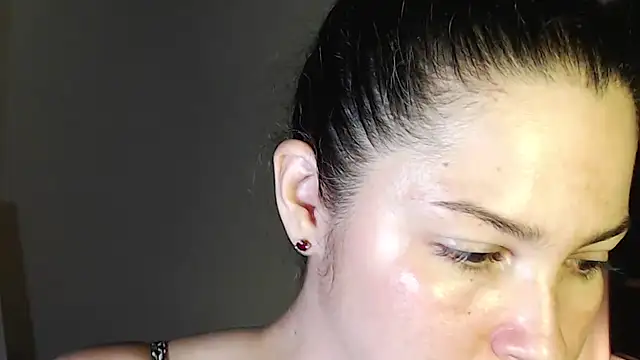 solamatista11 online show from December 10, 2024, 11:40 pm