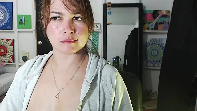 solamatista11 online show from September 18, 2025, 8:22 pm