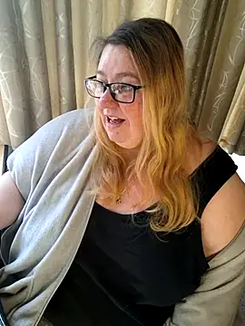 Snapshot of Iceprincess2bad4u chatting on June 20, 2026, 6:16 am Iceprincess2bad4u online show from June 20, 2026, 6:16 am