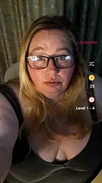 Snapshot of Iceprincess2bad4u chatting on July 10, 2026, 7:16 pm Iceprincess2bad4u online show from July 10, 2026, 7:16 pm