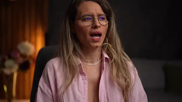 BrandyWhite online show from November 25, 2025, 5:18 am