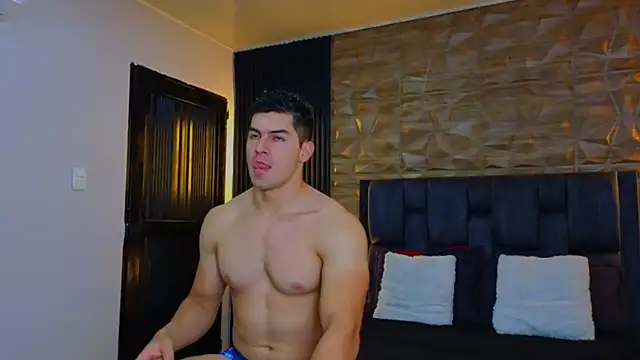 FelipeAndMarcello3 online show from February 13, 2025, 7:42 pm