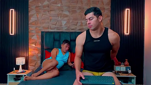 Snapshot of FelipeAndMarcello3 chatting on February 5, 2026, 2:11 pm FelipeAndMarcello3 online show from February 5, 2026, 2:11 pm