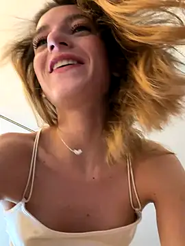 -AngelAri- online show from November 2, 2025, 9:11 am