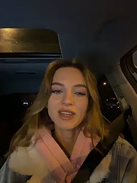 -AngelAri- online show from November 10, 2025, 9:03 pm