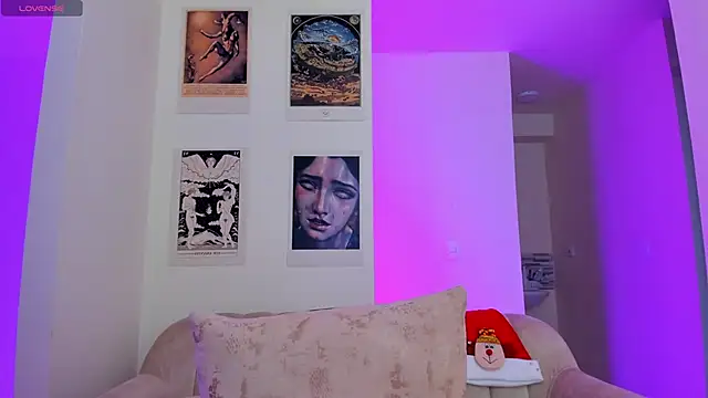 Snapshot of Moonlight1002 chatting on December 3, 2024, 4:03 am Moonlight1002 online show from December 3, 2024, 4:03 am