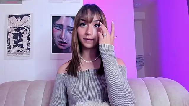 Snapshot of Moonlight1002 chatting on December 6, 2024, 3:30 am Moonlight1002 online show from December 6, 2024, 3:30 am