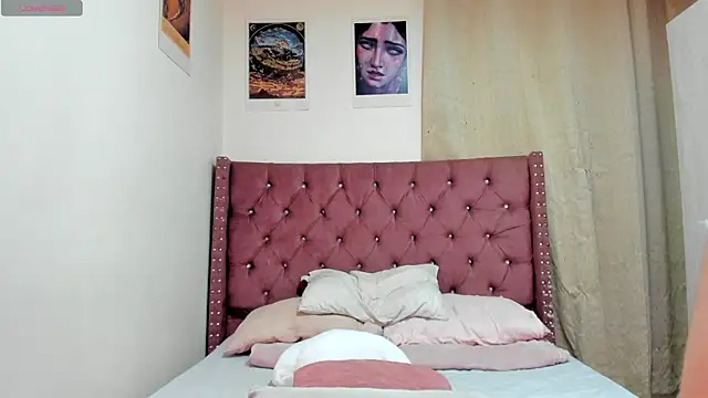 Snapshot of Moonlight1002 chatting on January 19, 2025, 7:36 am Moonlight1002 online show from January 19, 2025, 7:36 am