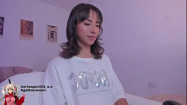 Snapshot of Moonlight1002 chatting on October 9, 2025, 1:25 am Moonlight1002 online show from October 9, 2025, 1:25 am