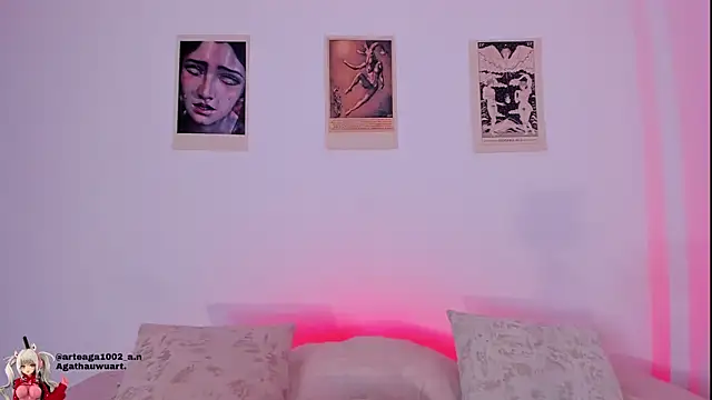 Snapshot of Moonlight1002 chatting on November 12, 2025, 9:42 am Moonlight1002 online show from November 12, 2025, 9:42 am