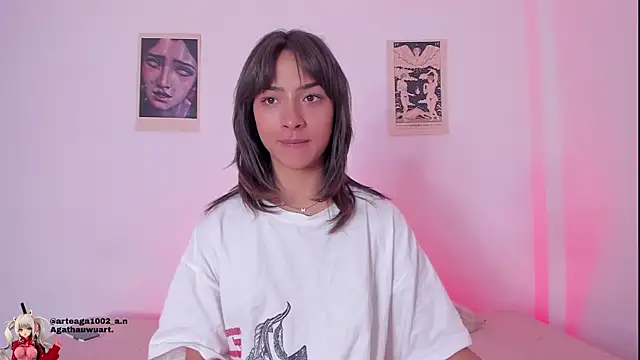 Snapshot of Moonlight1002 chatting on November 18, 2025, 7:57 am Moonlight1002 online show from November 18, 2025, 7:57 am