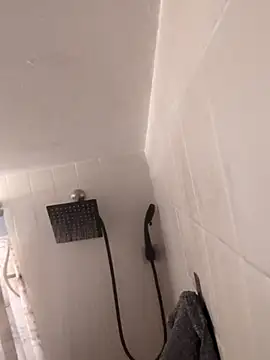 JadaSkyy online show from December 1, 2025, 5:07 pm