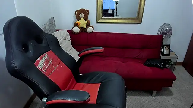 NicolettColin online show from February 25, 2025, 7:58 pm