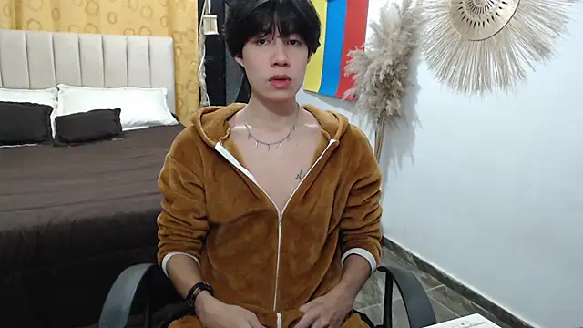 Elio-cam online show from July 15, 2026, 8:08 am