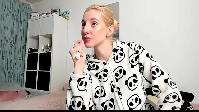 KenzieDawton online show from March 9, 2025, 7:12 am